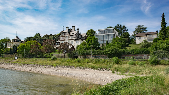 Villa am Rhein – Uferpanorama